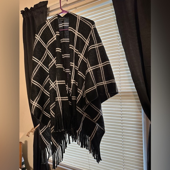 New Directions shawl. - Picture 1 of 4